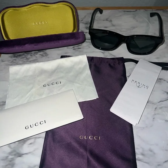 Gucci Brown Sunglasses with Gold Accents - Picture 4 of 4